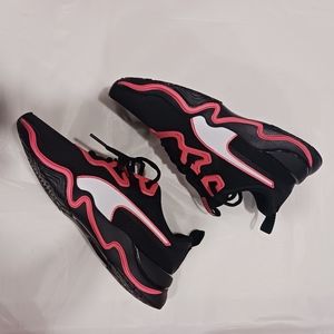 NWT-Puma Zone XT sneakers-Womens size 6